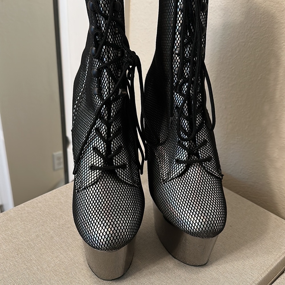 Heels - Picture 2 of 2